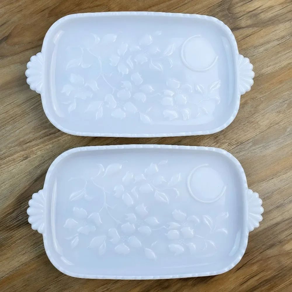 🔹️Antique White Milk Glass Dogwood Patterned Platters Set of 2